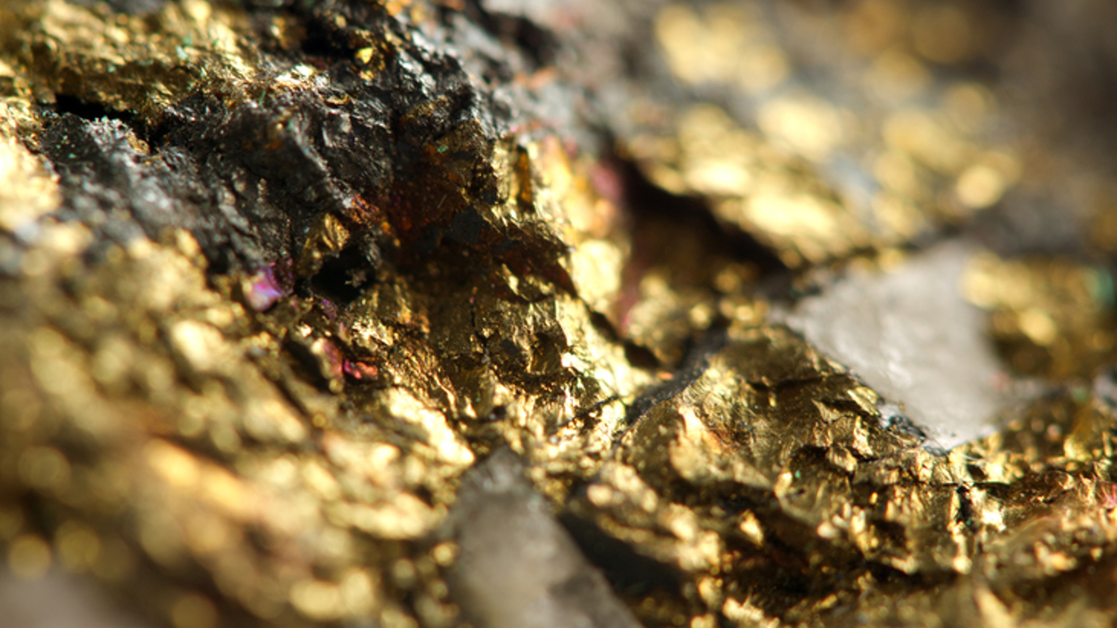 Why Declining Interest Rates Could Make Gold a Smart Investment Choice