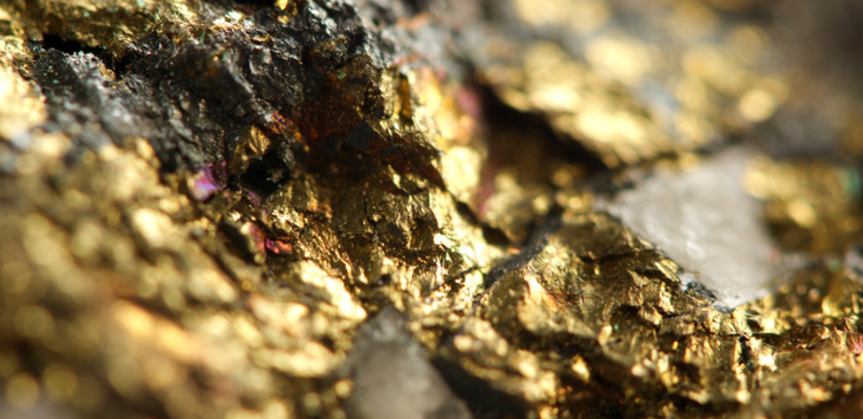 Why Declining Interest Rates Could Make Gold a Smart Investment Choice