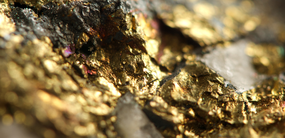 Why Declining Interest Rates Could Make Gold a Smart Investment Choice